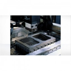 Makino U53j - Masina de electroeroziune cu fir