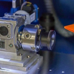 Axa rotativa (W) pentru marcare cu laser a pieselor cilindrice